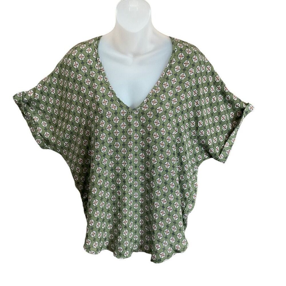 Living Doll Blouse V-Neck Short Cuffed Sleeve Green White Medallion Print Medium